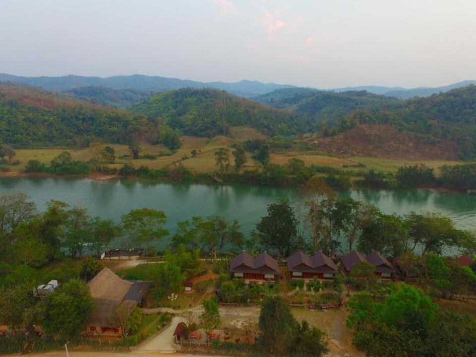 Mr. Charles River View Lodge Hsipaw Exterior photo